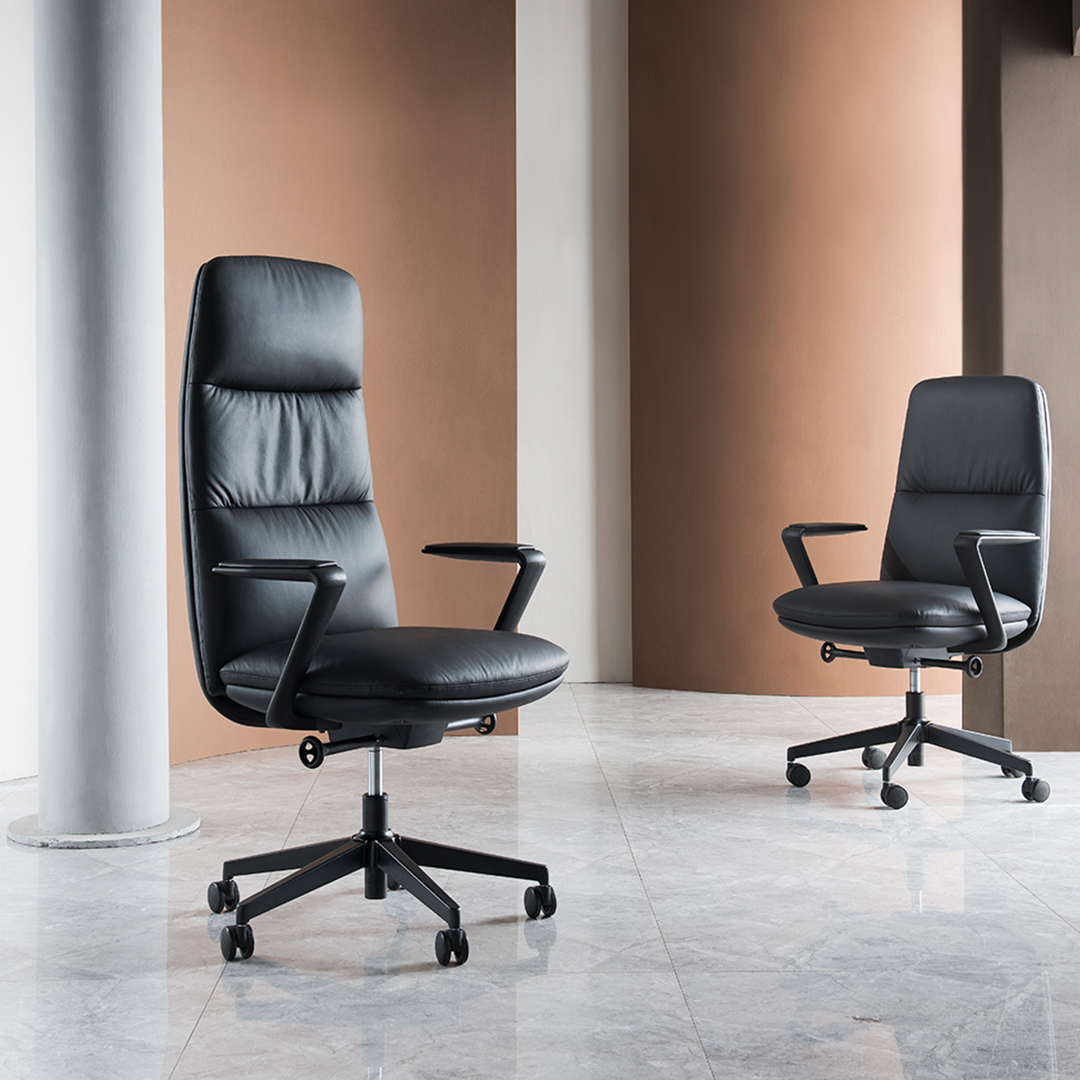 90066 Brand leather chair